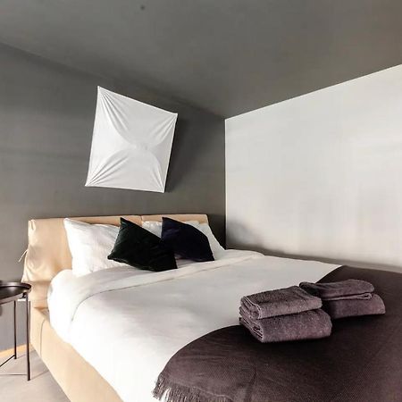 Design Spacious Loft In Navigli - Hosted By Sweetstay Милано Екстериор снимка