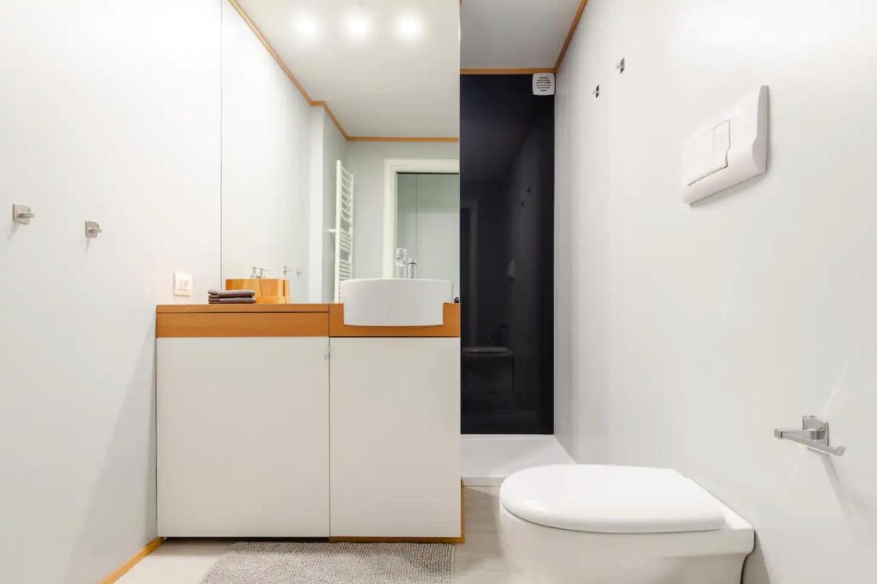 Design Spacious Loft In Navigli - Hosted By Sweetstay Милано Екстериор снимка